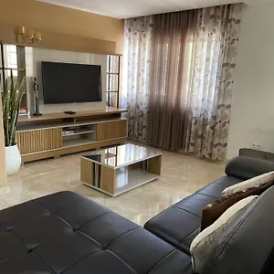  Apartment Avenida