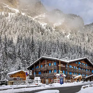 le-a-by-neige-et-roc.hotels-rhonealpes.com/